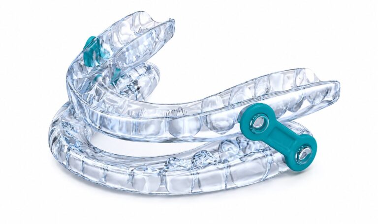 Sleep apnea oral appliance with adjustable mechanism used in Houston dental sleep treatment